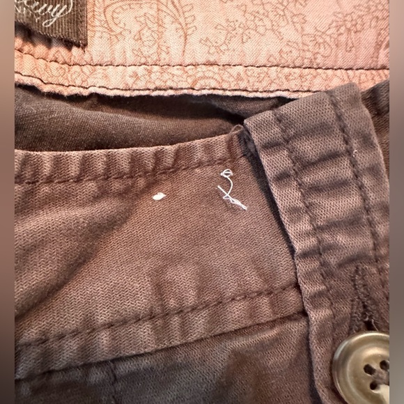 225. Ladies Old Navy Maternity Vintage Brown Stretch Capri Pant - Picture 9 of 9